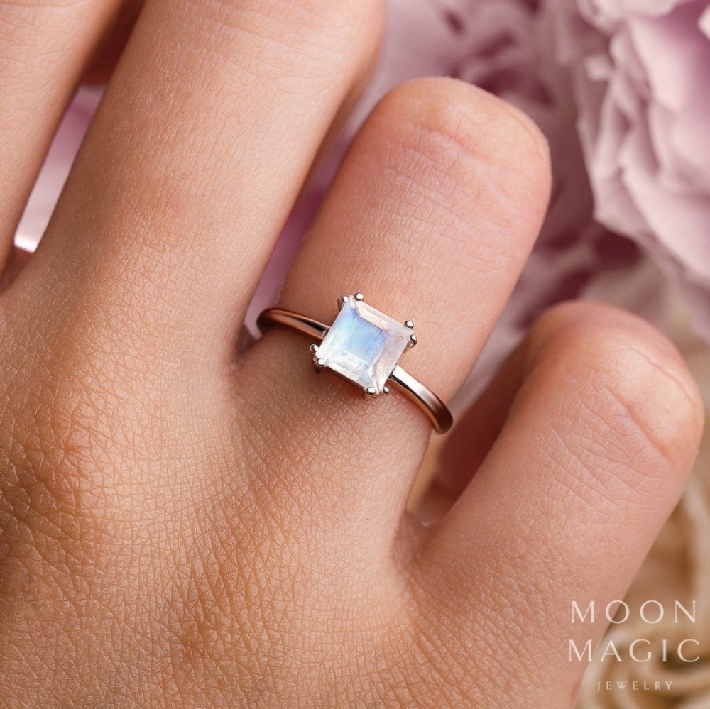 Edged Lustre Moonstone Ring